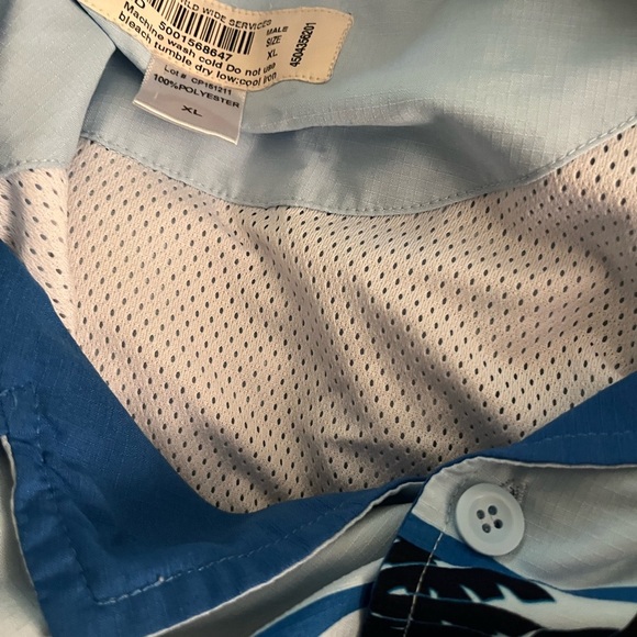 Disney World wide services men’s Hawaiian shirt.  Men’s XL - Picture 4 of 6